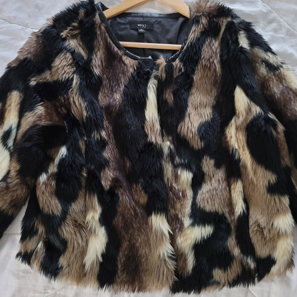 Very J Faux Fur Coat Size M